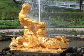 gold statue fountain,russia