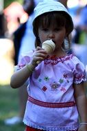 kid eating sweet ice cream
