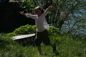 child picturing flight