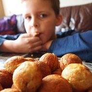 child eats for breakfast bread products