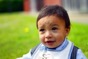 small child with a pulling gaze