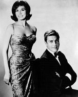mary tyler moore and dick van dyke, famous actors of 60's