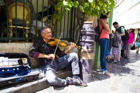 street violonist in paris