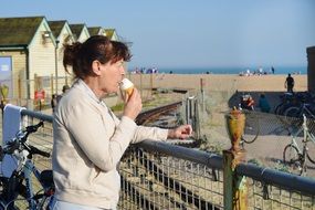 Eating ice cream in Britain