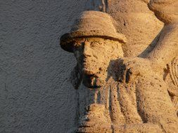 man hat faces stone stonemasonry