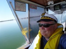 Power boating in Tuggerah Lakes