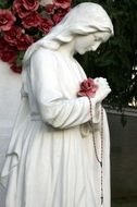 madonna pray statue