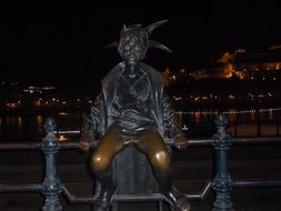 budapest sculpture fig