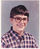 photo tenedger with glasses