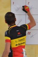 preben van hecke, bicycle racer writing on wall