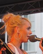 soloist in the group Katzenjammer