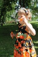 girl play with bubbles