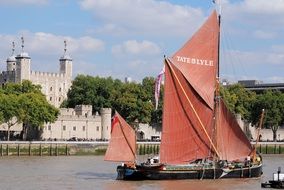 picture of tower of london and sailing boat