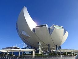 art and science museum building in singapore
