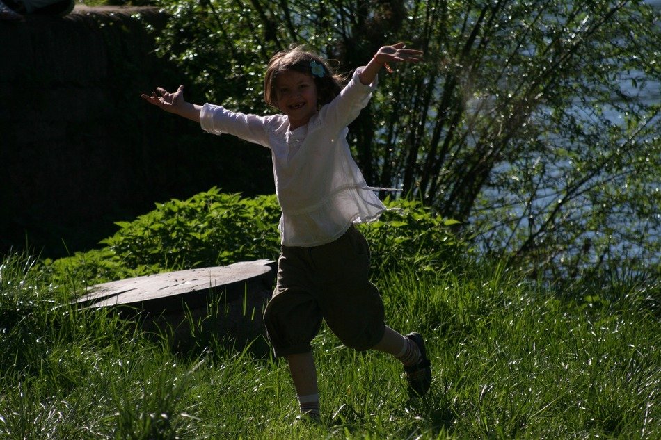 child picturing flight