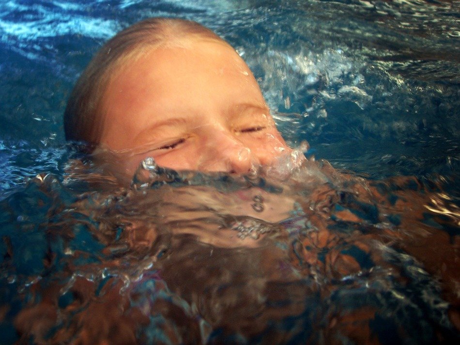 girl in the water in the pool