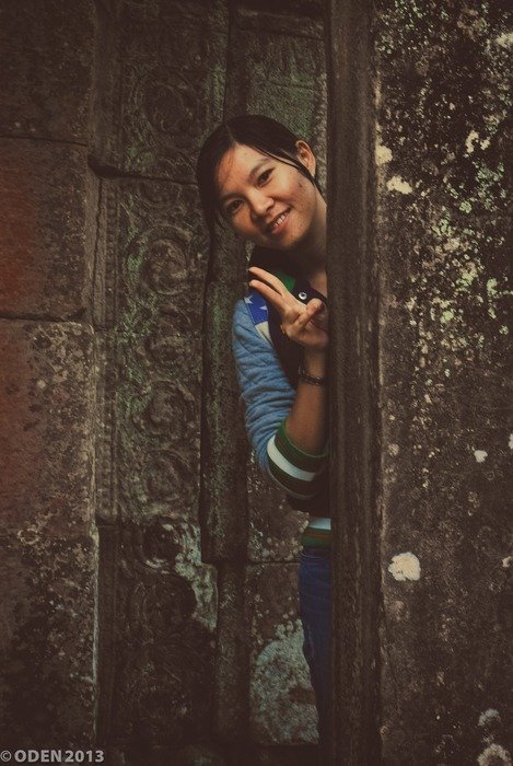 girl face behind wall