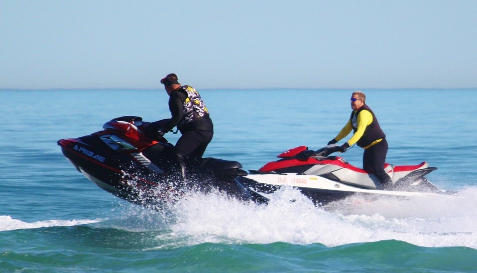 Races on hydrocycles on the water