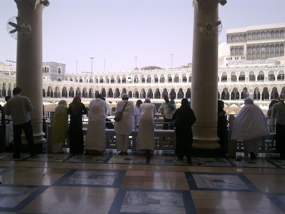 islamic women in the mosque