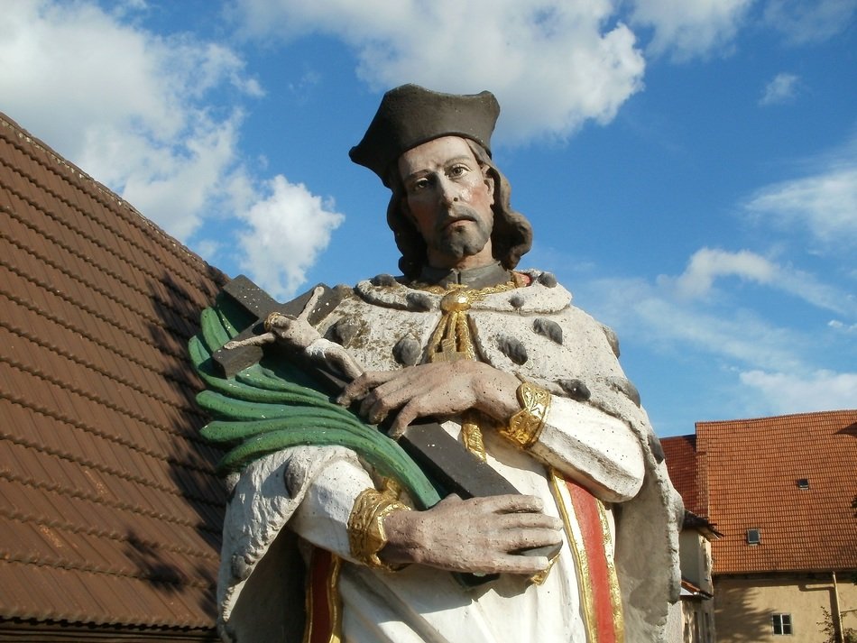 statue martyr st nepomuk