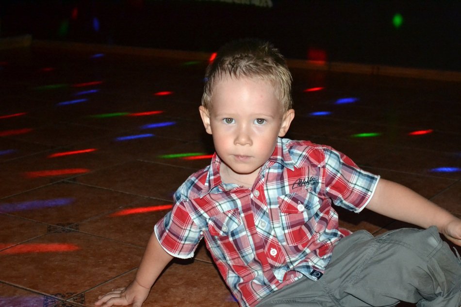 boy sitting on the floor in a cafe