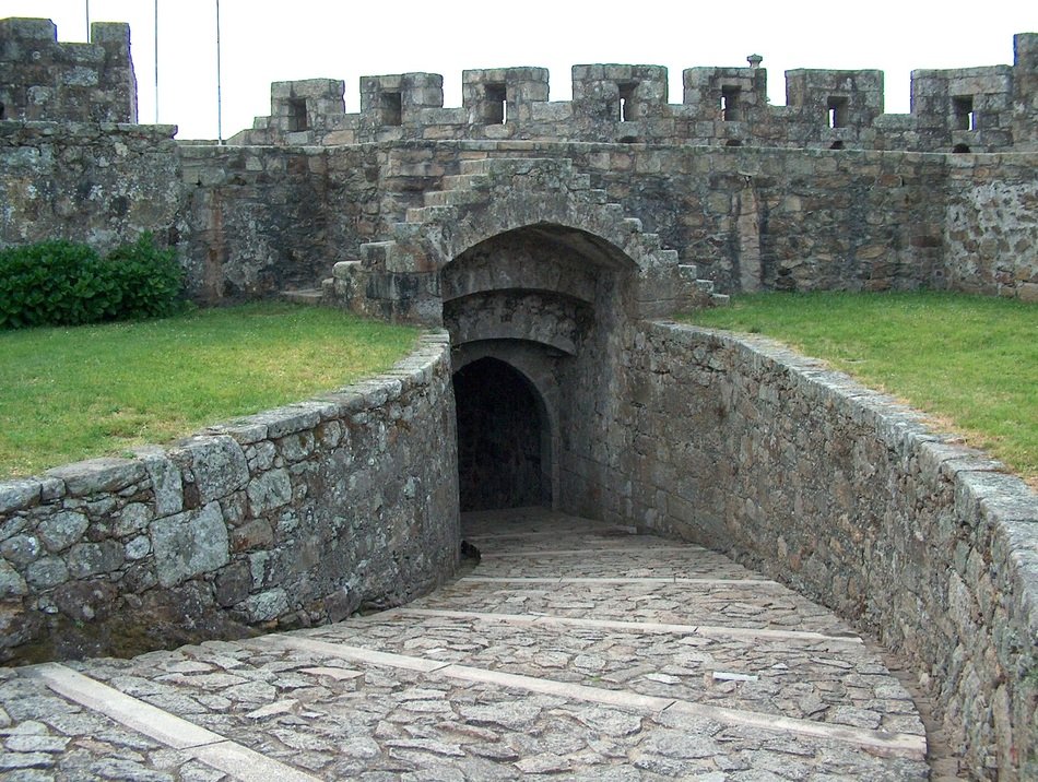 stone entrance door to the Castle of Santa Maria da Feira