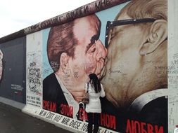 berlin wall kiss