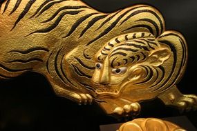 gold tiger japan sculpture