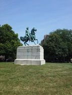 picture of george washington statue