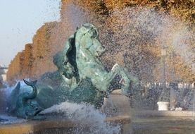 picture of historical fountain in Paris