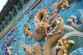 Chinese wall dragons