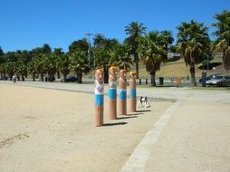 beach statue kids