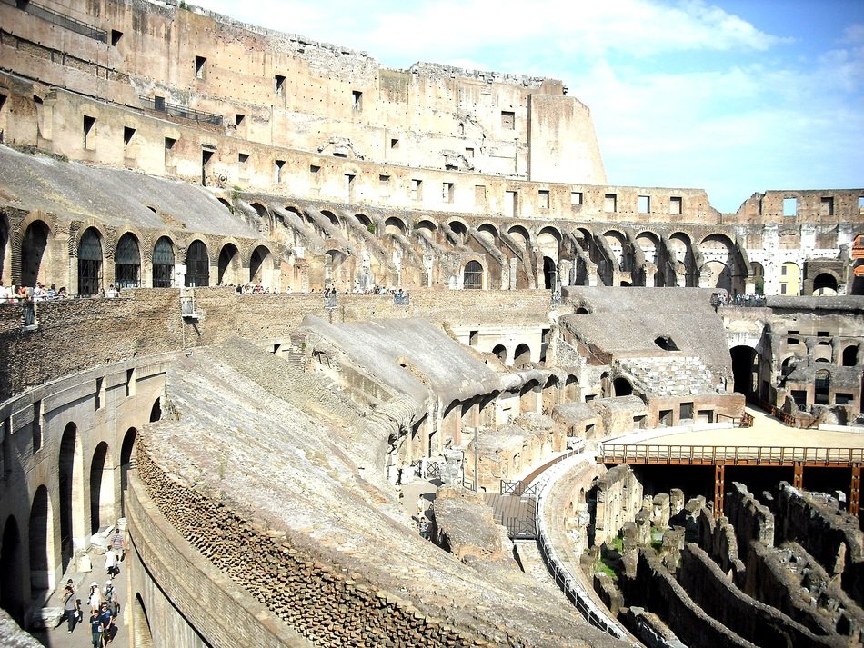 picture of coliseum in Italy