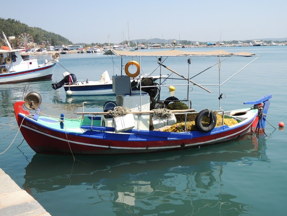 photo of the little boat in Greece
