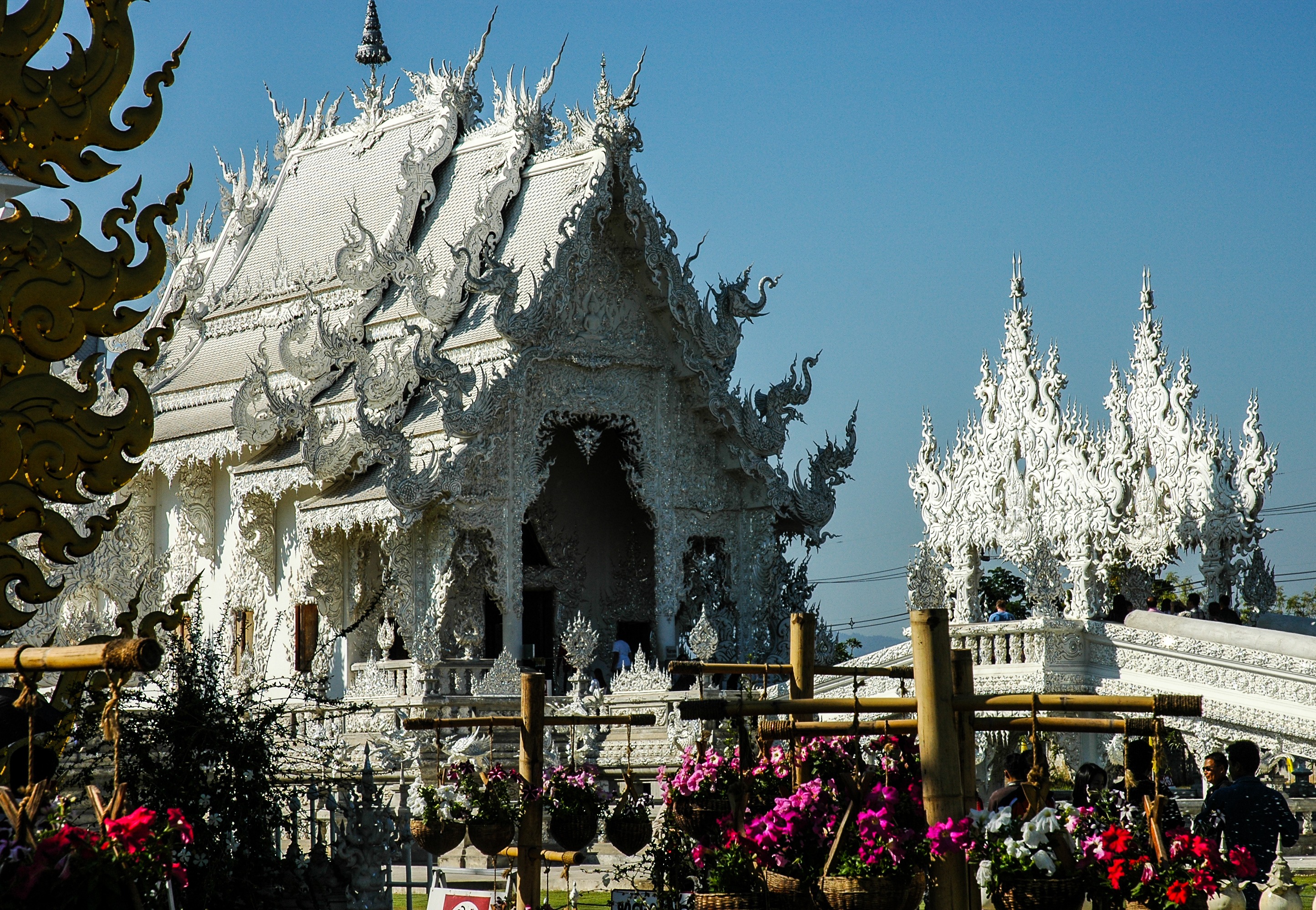 Белый храм Чианг рай