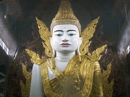 buddha statuein the temple