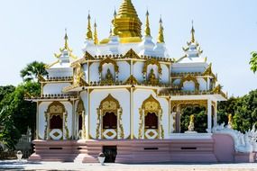 beatiful temple complex north thailand