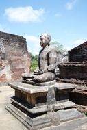 polonnaruwa buddhism ancient ruins