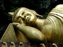 buddha gold sleeping statue