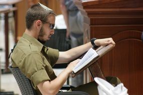 soldier prayer siddur man judaism