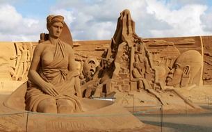 sand figures in Sondervig