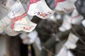 notes with wishes for the New Year in Korea