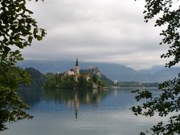 lake church castle