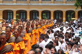 dhammakaya pagoda buddhists monks meditate