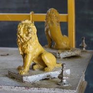 lions in the temple as a symbol of pride