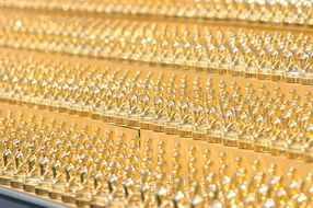 gold buddhas statues