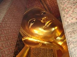 golden buddha statue in asia