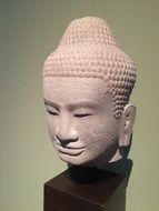 buddha head on pedestal