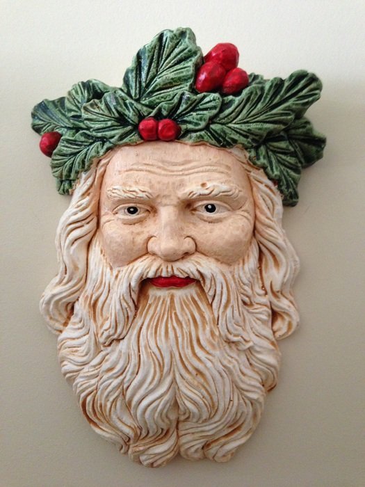 statue of santa's face with misstletoe