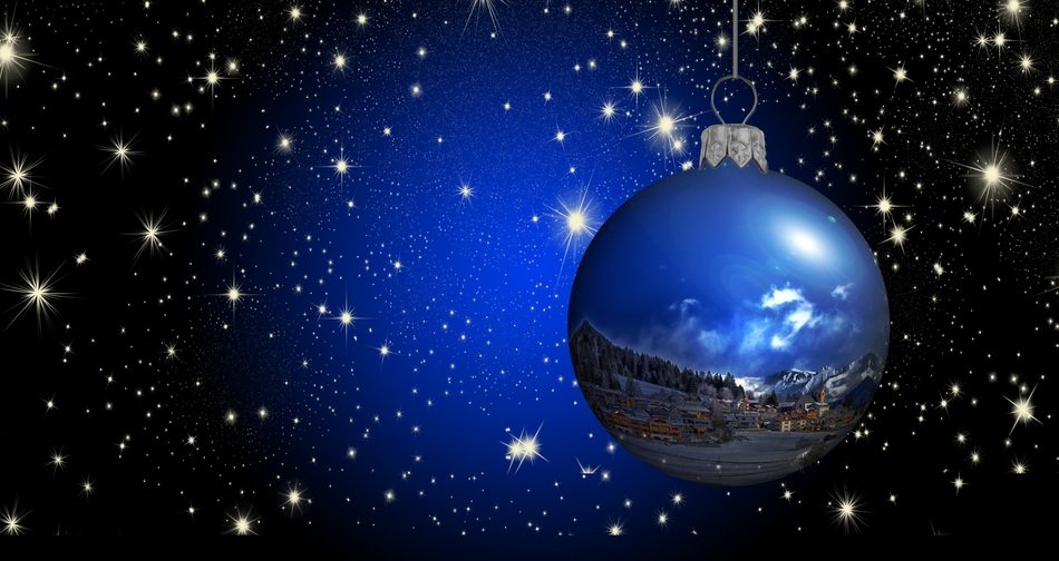 A bright blue Christmas picture inside the ball depicts the landscape
